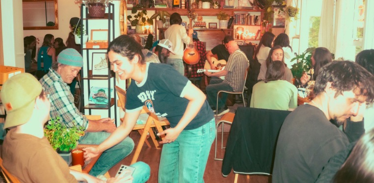 People gathering, talking, and sharing food at Oesa’s café